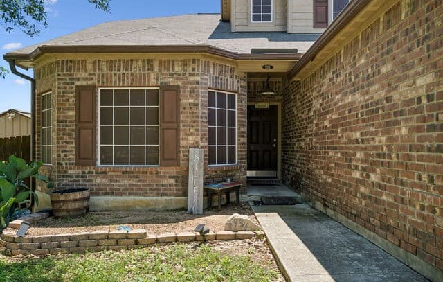 4-bedroom rental at 3934 Southern Fld in San Antonio, TX — photo 2
