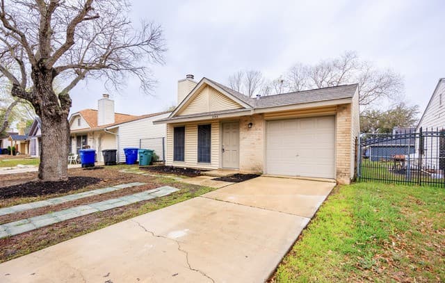 2-bedroom rental at 3543 Bottomless Lk in San Antonio, TX — photo 2
