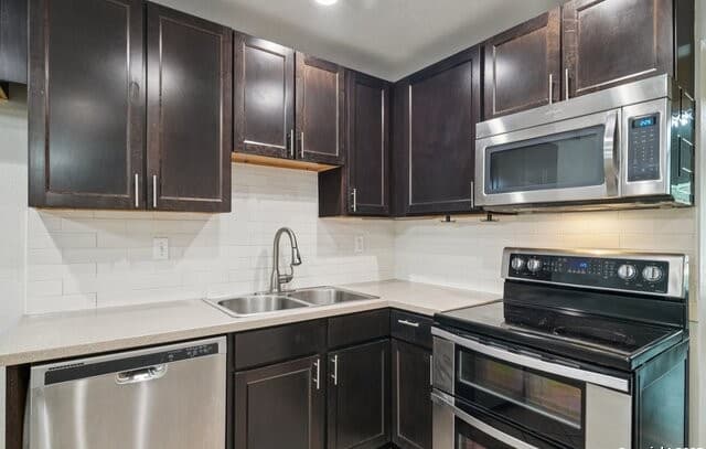 3-bedroom rental at 11930 Holm Oaks in San Antonio, TX — photo 5