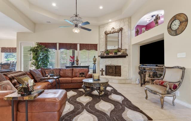 4-bedroom rental at 18907 Calle Cierra in San Antonio, TX — photo 4