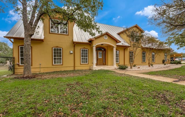 4-bedroom rental at 210 Yucca Cnyn in Spring Branch, TX — photo 1