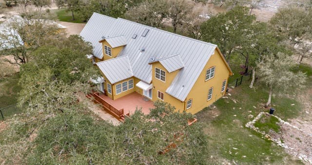 4-bedroom rental at 210 Yucca Cnyn in Spring Branch, TX — photo 4