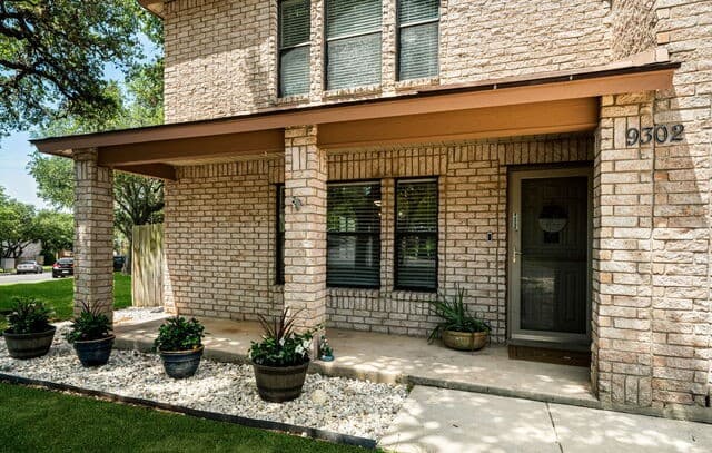 4-bedroom rental at 9302 Limestone Hl in San Antonio, TX — photo 3