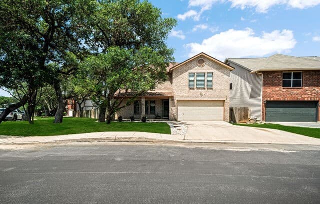 4-bedroom rental at 9302 Limestone Hl in San Antonio, TX — photo 4
