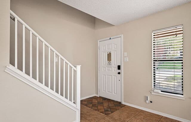 4-bedroom rental at 9302 Limestone Hl in San Antonio, TX — photo 5