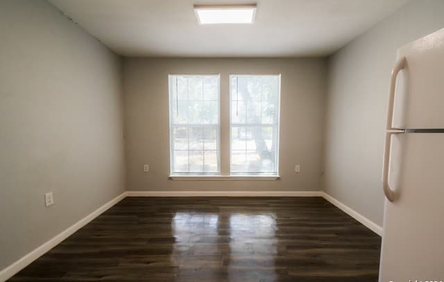 3-bedroom rental at 1415 W French in San Antonio, TX — photo 4