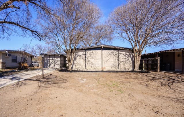 3-bedroom rental at 5119 Village Crst in San Antonio, TX — photo 2