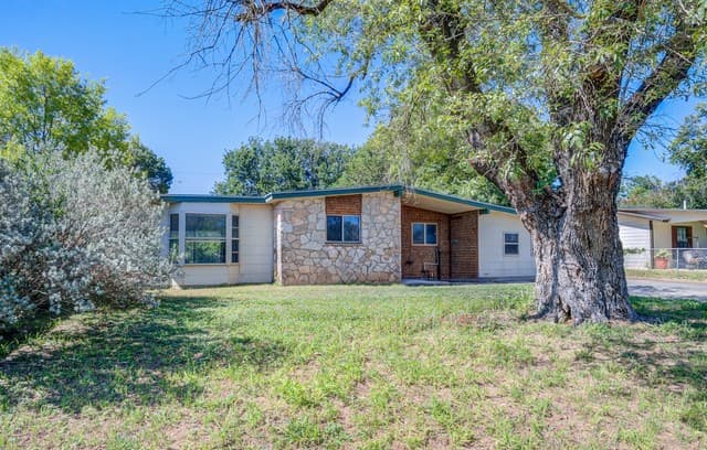 4-bedroom rental at 430 Lanier in San Antonio, TX — photo 1