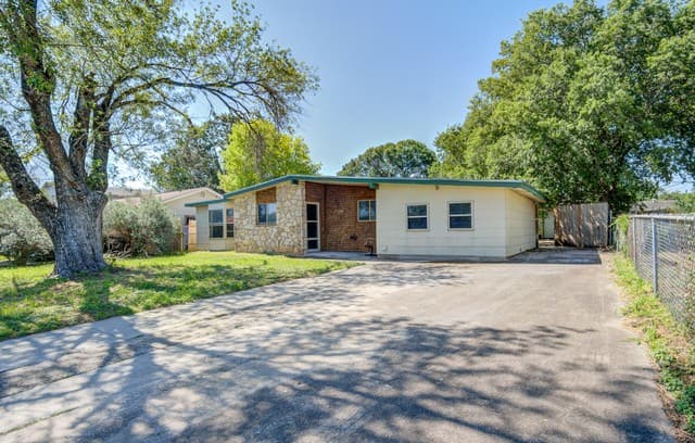 4-bedroom rental at 430 Lanier in San Antonio, TX — photo 3