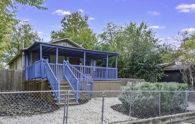 3-bedroom rental at 114 Teresa in San Antonio, TX — photo 2