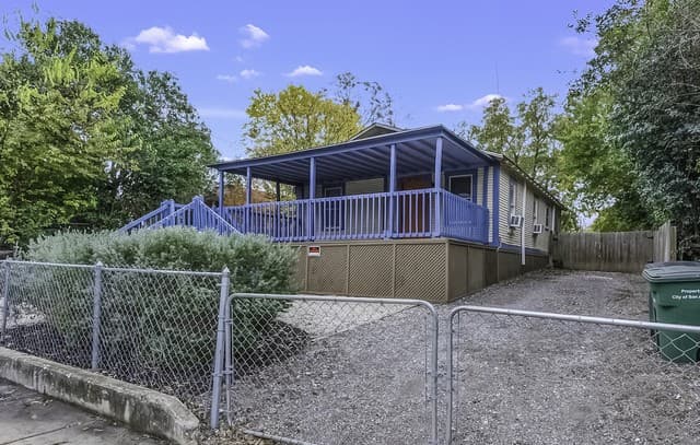 3-bedroom rental at 114 Teresa in San Antonio, TX — photo 3