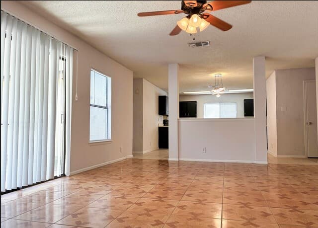 3-bedroom rental at 11338 Candle Park in San Antonio, TX — photo 5