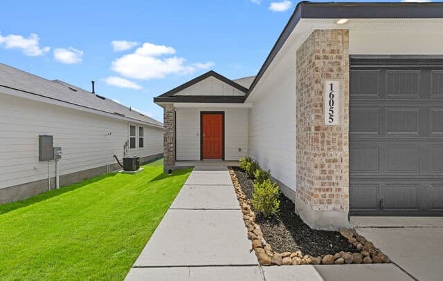 4-bedroom rental at 16055 Mahogany Way in Elmendorf, TX — photo 2