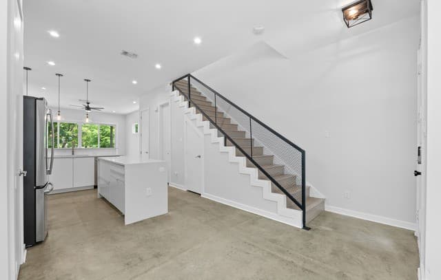 Home for sale at 1753 E Crockett St in San Antonio, TX — photo 4
