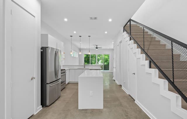 Home for sale at 1753 E Crockett St in San Antonio, TX — photo 5