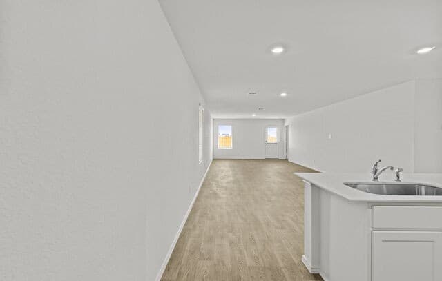 4-bedroom rental at 16023 Mahogany Way in Elmendorf, TX — photo 5