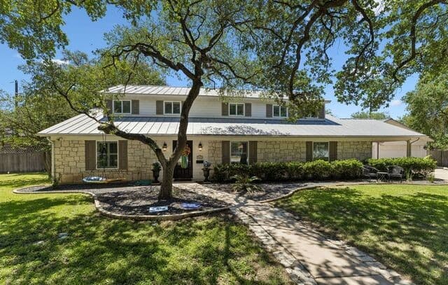 3-bedroom rental at 7602 Vinewood Ct in San Antonio, TX — photo 2