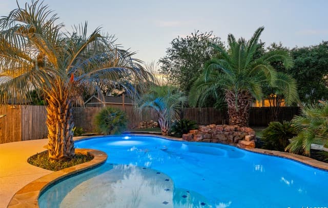 5-bedroom rental at 9715 Wind Gate Pkwy in San Antonio, TX — photo 2