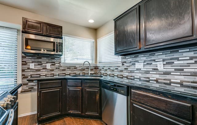 4-bedroom rental at 7538 Tantivity in San Antonio, TX — photo 4