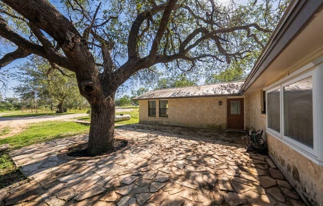 4-bedroom rental at 175 Quail Creek Dr. in Lytle, TX — photo 4