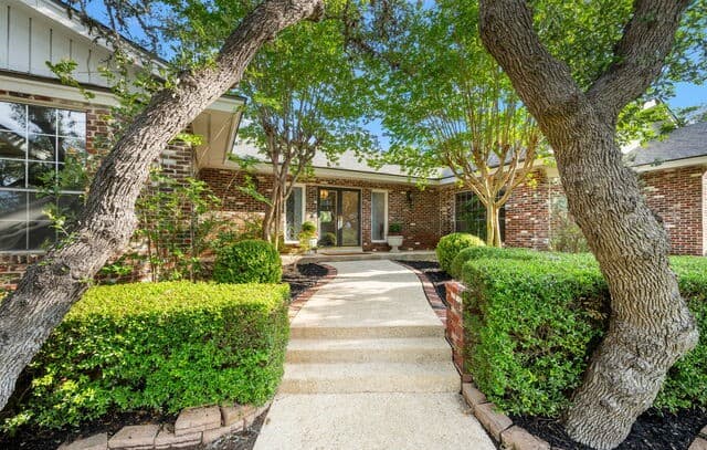 4-bedroom rental at 24710 Pack Saddle Trl in San Antonio, TX — photo 5