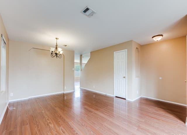 3-bedroom rental at 8006 Misty Bluff in San Antonio, TX — photo 2