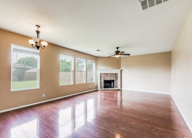 3-bedroom rental at 8006 Misty Bluff in San Antonio, TX — photo 3