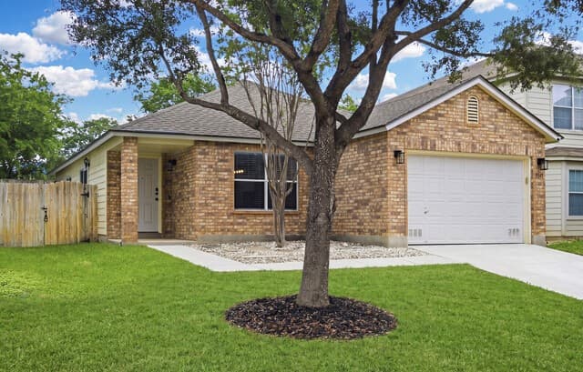 3-bedroom rental at 11131 Vollmer in San Antonio, TX — photo 2