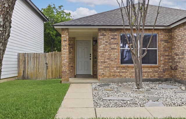 3-bedroom rental at 11131 Vollmer in San Antonio, TX — photo 3