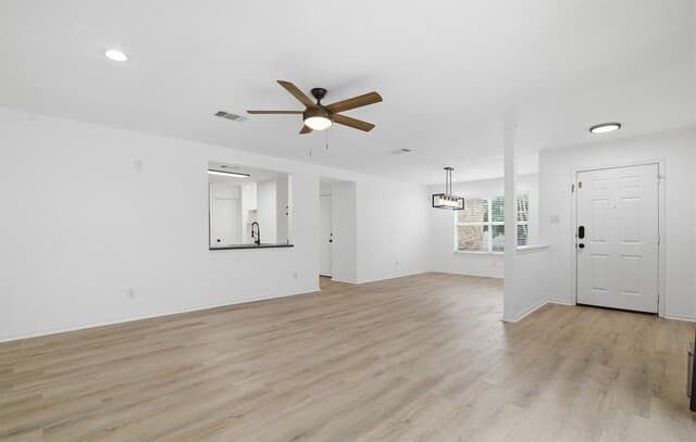 3-bedroom rental at 11131 Vollmer in San Antonio, TX — photo 4