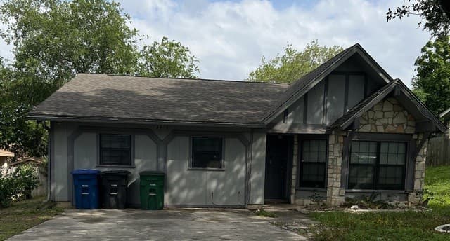 4-bedroom rental at 4970 Dare Ln in San Antonio, TX — photo 1