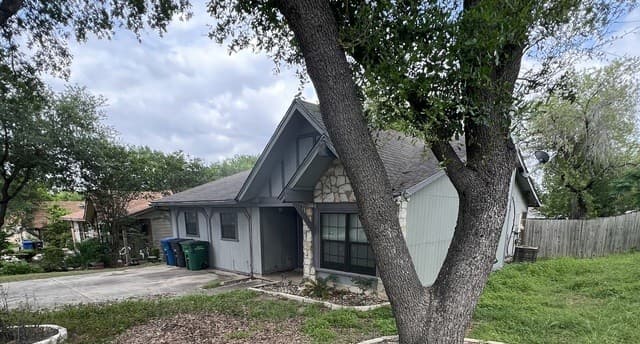 4-bedroom rental at 4970 Dare Ln in San Antonio, TX — photo 2