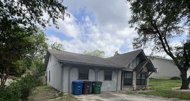 4-bedroom rental at 4970 Dare Ln in San Antonio, TX — photo 3