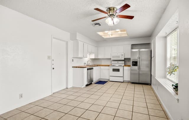 3-bedroom rental at 4627 Sparrows Nest in San Antonio, TX — photo 5