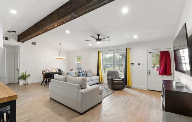 3-bedroom rental at 519 Sandalwood in San Antonio, TX — photo 4