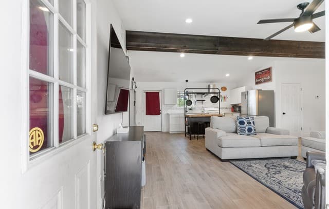 3-bedroom rental at 519 Sandalwood in San Antonio, TX — photo 5