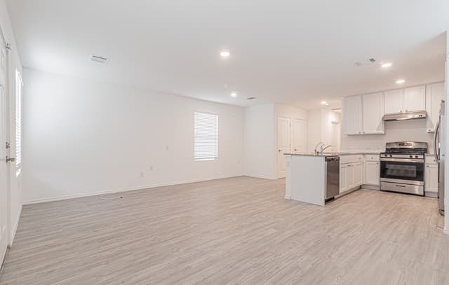3-bedroom rental at 9447 Tarbutton Trl in San Antonio, TX — photo 3
