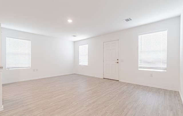3-bedroom rental at 9447 Tarbutton Trl in San Antonio, TX — photo 4