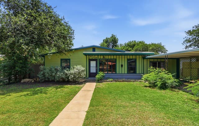 2-bedroom rental at 530 E Bonner Ave in San Antonio, TX — photo 2