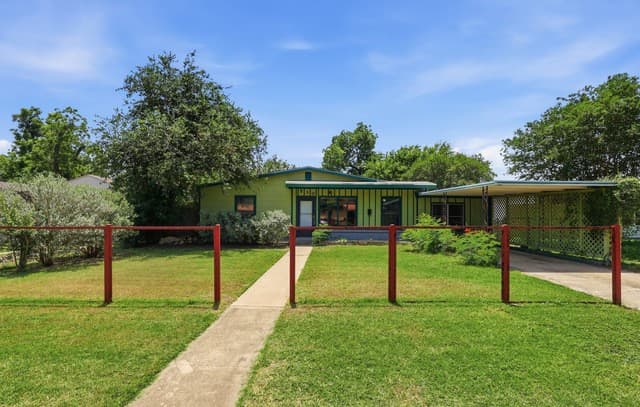 2-bedroom rental at 530 E Bonner Ave in San Antonio, TX — photo 3