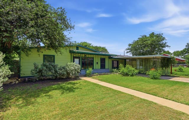 2-bedroom rental at 530 E Bonner Ave in San Antonio, TX — photo 4