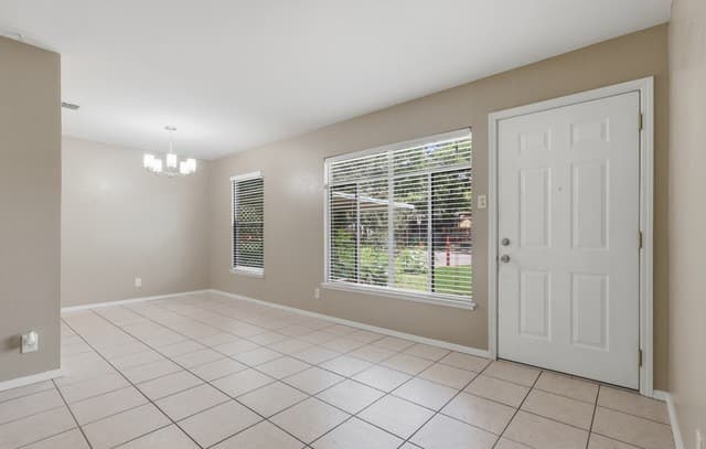 2-bedroom rental at 530 E Bonner Ave in San Antonio, TX — photo 5