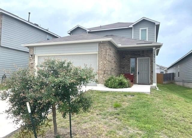 4-bedroom rental at 13511 Eden in St Hedwig, TX — photo 2