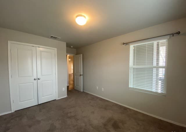 3-bedroom rental at 10410 Waverunner in Converse, TX — photo 5