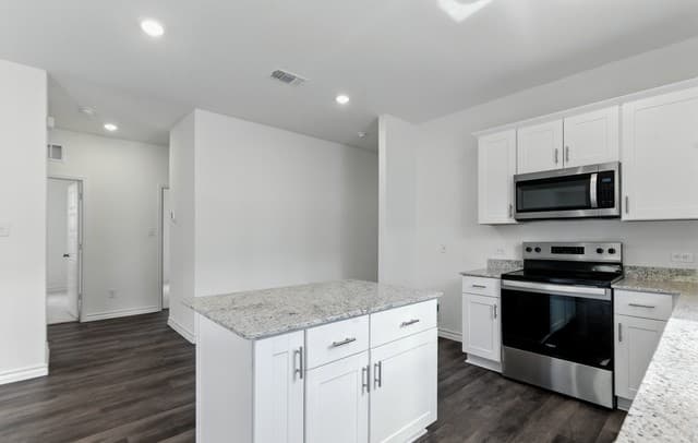 4-bedroom rental at 204 Jersey Lane in Boerne, TX — photo 5