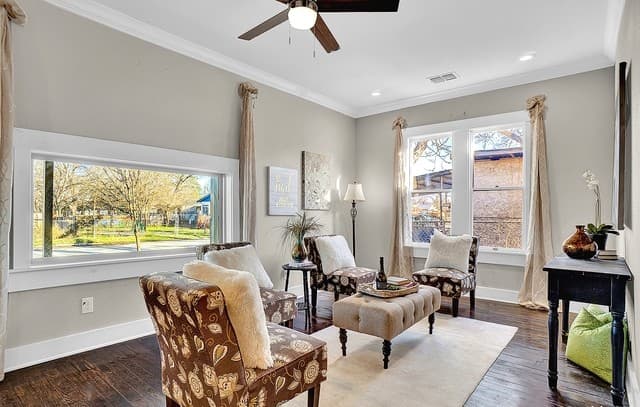3-bedroom rental at 1013 N Palmetto in San Antonio, TX — photo 2