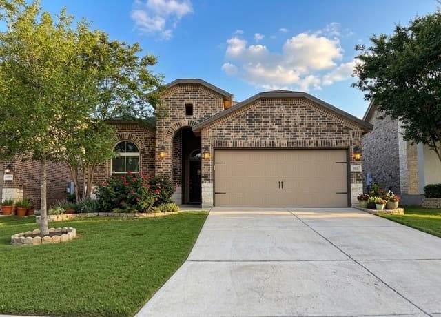 3-bedroom rental at 6027 Akin Song in San Antonio, TX — photo 2