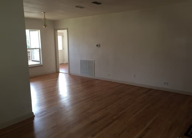 2-bedroom rental at 1204 Wiltshire Ave in Terrell Hills, TX — photo 3