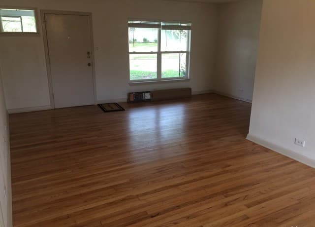 2-bedroom rental at 1204 Wiltshire Ave in Terrell Hills, TX — photo 4
