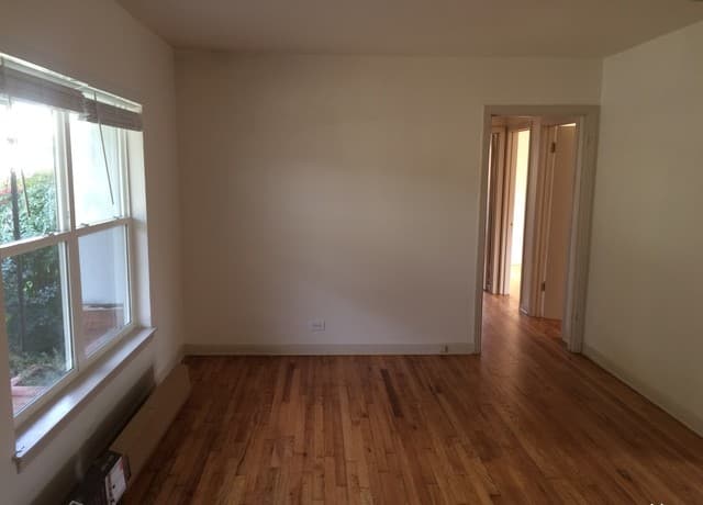 2-bedroom rental at 1204 Wiltshire Ave in Terrell Hills, TX — photo 5